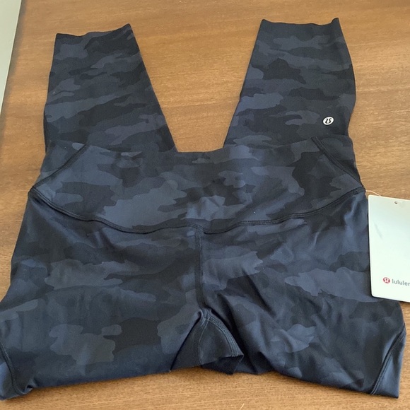🆕 Lululemon Base Pace HR Tight 25” 🆕 - Picture 6 of 9